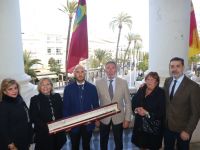 Entrega del bastón de mando al alcalde de Cádiz